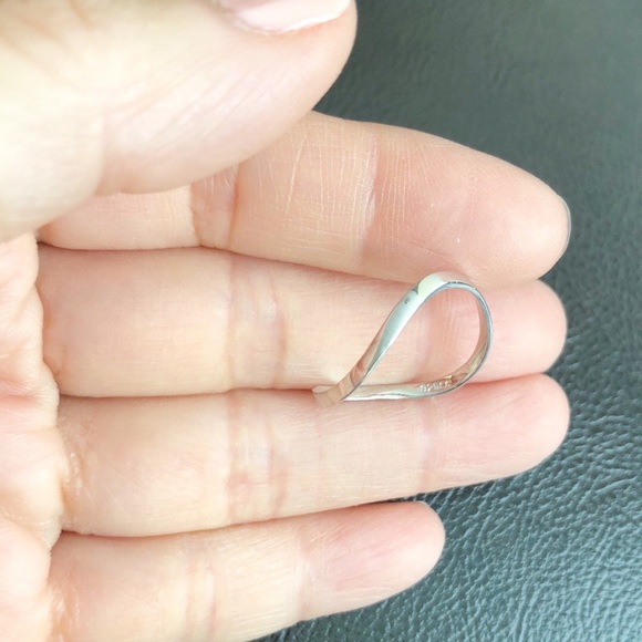 925 Sterling Silver Wavy Thumb Ring Any All Size - Picture 5 of 6